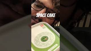 Capa do vídeo: Nova experiência pra conta! Você provaria? Space Cake #shorts #spacecake